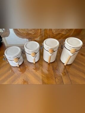 Anchir Hocking White Ceramic Kitchen Canister Set with Wooden Spoons (4-piece)